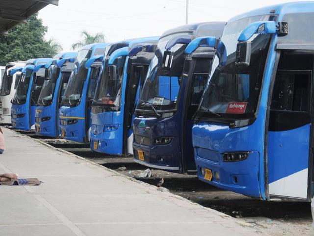 Office-goers waiting at bus stops was a common sight across the city, while thousands who had come down to Bengaluru from different parts of the state were seen stranded at Kempegowda bus stand, the city’s main bus terminal. (HT/Representative Photo) Office-goers waiting at bus stops was a common sight across the city, while thousands who had come down to Bengaluru from different parts of the state were seen stranded at Kempegowda bus stand, the city’s main bus terminal. (HT/Representative Photo)