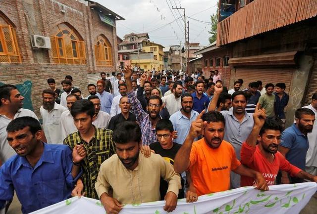 Locals shout slogans Srinagar against the recent killings of civilians during protests in Kashmir on July 22, 2016. (Reuters Photo) Locals shout slogans Srinagar against the recent killings of civilians during protests in Kashmir on July 22, 2016. (Reuters Photo)