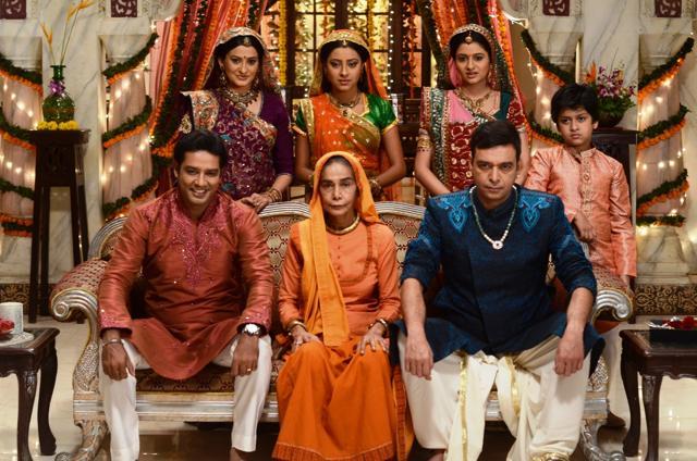 In Balika Vadhu, Surekha Sikri played the role of the family matriarch, Dadisa. In Balika Vadhu, Surekha Sikri played the role of the family matriarch, Dadisa.