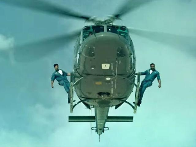 Varun and John tried to recreate this scene from Dishoom during their Noida visit.
