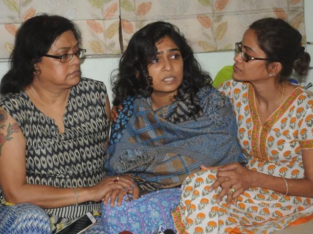 Aabesh Dasgupta’s mother Rimjhim (centre) has been inconsolable since his death. (HT Photo) Aabesh Dasgupta’s mother Rimjhim (centre) has been inconsolable since his death. (HT Photo)