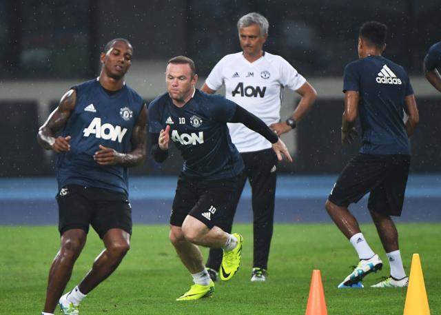 Manchester United's Wayne Rooney (C) sprints as coach Jose Mourinho (back) looks on during a training session a day before the 2016 International Champions Cup football match. (AFP Photo) Manchester United's Wayne Rooney (C) sprints as coach Jose Mourinho (back) looks on during a training session a day before the 2016 International Champions Cup football match. (AFP Photo)