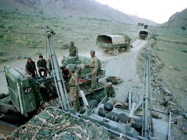 The Indian artillery mobilises during the war. (HT file photo) The Indian artillery mobilises during the war. (HT file photo)