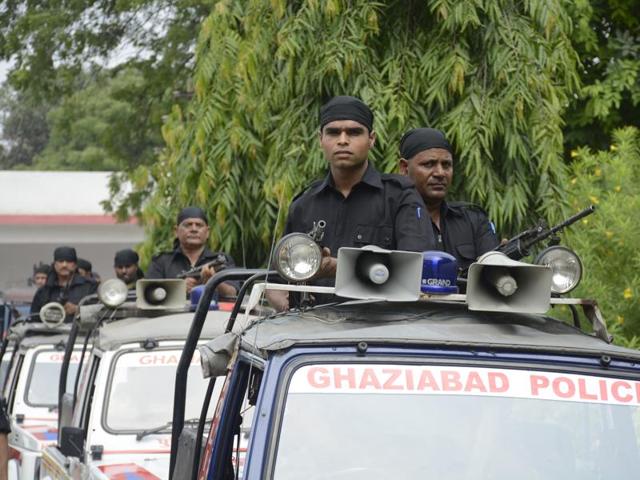 Officials said the QRTs would be deployed round-the-clock in both rural and urban areas and will also move around in the sensitive areas of Loni, Farrukh Nagar, Meerut Crossing and Modi Nagar.(Sakib Ali/HT Photo)