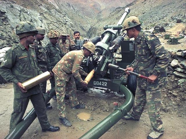 Army men prepare ammo at a gun post near Kharbu during the 1999 Kargil war. The war broke out when Pakistani aggressors occupied some strategic peaks in the Kargil, Dras and Batalik sectors in Kashmir after Indian Army vacated them in the winter months. (Pradeep Bhatia/HT file photo) Army men prepare ammo at a gun post near Kharbu during the 1999 Kargil war. The war broke out when Pakistani aggressors occupied some strategic peaks in the Kargil, Dras and Batalik sectors in Kashmir after Indian Army vacated them in the winter months. (Pradeep Bhatia/HT file photo)