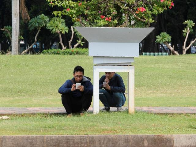 People play Pokemon Go in a park in Central Jakarta, Indonesia. Civil servants in all Indonesian government departments, from ministries to the intelligence agency, have been ordered not to play Pokemon Go at work in order to protect “state secrets.” (REUTERS) People play Pokemon Go in a park in Central Jakarta, Indonesia. Civil servants in all Indonesian government departments, from ministries to the intelligence agency, have been ordered not to play Pokemon Go at work in order to protect “state secrets.” (REUTERS)