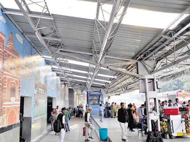The cleanest railway stations in the country are in Gujarat and the dirtiest in Bihar and UP, according to a passenger feedback survey on cleanliness. (Abhinav Saha/HT File Photo) The cleanest railway stations in the country are in Gujarat and the dirtiest in Bihar and UP, according to a passenger feedback survey on cleanliness. (Abhinav Saha/HT File Photo)