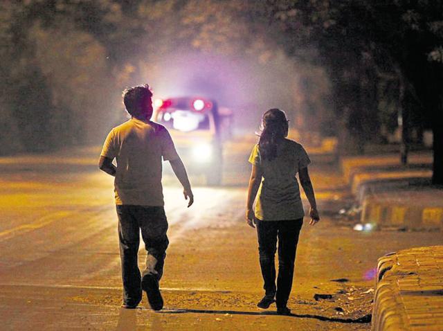 In a survey done by the PWD, it was found that there are 124 dark spots in the East Delhi Municipal Corporation area and around 7,304 dark spots in the North Delhi Municipal Corporation area.(Raj K Raj/HT File) In a survey done by the PWD, it was found that there are 124 dark spots in the East Delhi Municipal Corporation area and around 7,304 dark spots in the North Delhi Municipal Corporation area.(Raj K Raj/HT File)