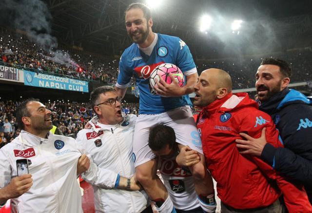 Gonzalo Higuain (top) is carried by team mates at the end of an Italian Serie A football match. (AFP Photo) Gonzalo Higuain (top) is carried by team mates at the end of an Italian Serie A football match. (AFP Photo)