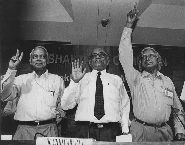 In this photo taken on 17/05/98, R Chidambaram, then chairman of Atomic Energy Commission waves at a press conference with Dr Abdul Kalam, then advisor of defence minsitry along with K santhanam, then chief advisor of DRDO in New Delhi. Photo: Prakash Singh