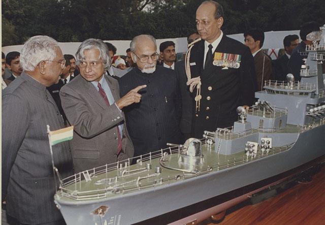In this photo taken on 04/12/97, APJ Abdul Kalam is explianing President KR Narayanan and Prime Minister IK Gujral, about the missile at navy day reception in New Delhi.