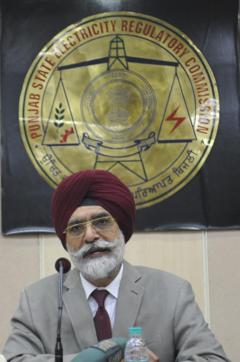 PSERC chairman DS Bains announcing the power tariff for 2016-17, in Chandigarh on Wednesday. (Karun Sharma/HT Photo)