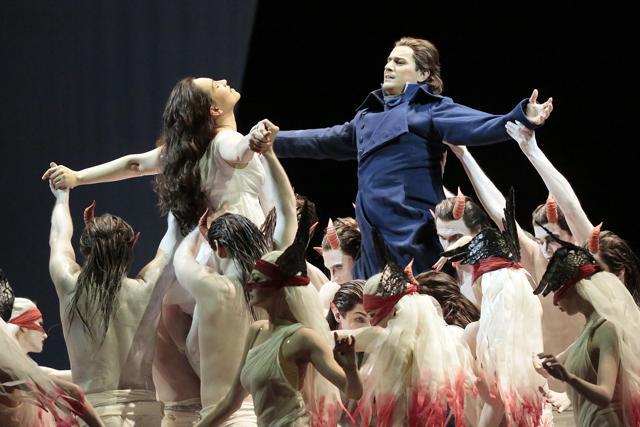 ‘Frank Bridge Variations’ featuring Ekaterina Shipulina, Denis Rodkin, 2016. (Bolshoi Theatre)