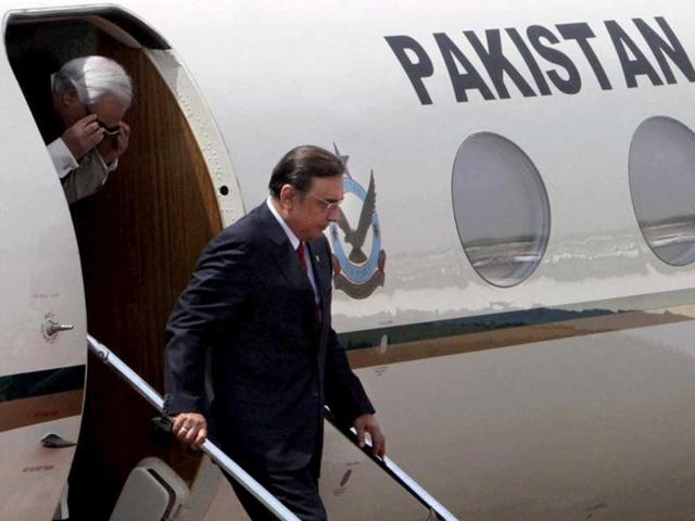 File photo of former Pakistan President Asif Ali Zardari (right) with his son Bilawal Bhutto Zardari during a visit to New Delhi.(AP)