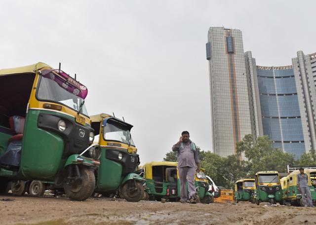 Autorickshaws are parked at Ramlila Maidan during the Auto Taxi Strike in New Delhi. (Sushil Kumar/HT Photo) Autorickshaws are parked at Ramlila Maidan during the Auto Taxi Strike in New Delhi. (Sushil Kumar/HT Photo)