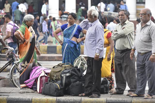 Stranded passengers at the New Delhi railway station. (Raj K Raj/HT Photo) (Raj K Raj/HT PHOTO) Stranded passengers at the New Delhi railway station. (Raj K Raj/HT Photo) (Raj K Raj/HT PHOTO)