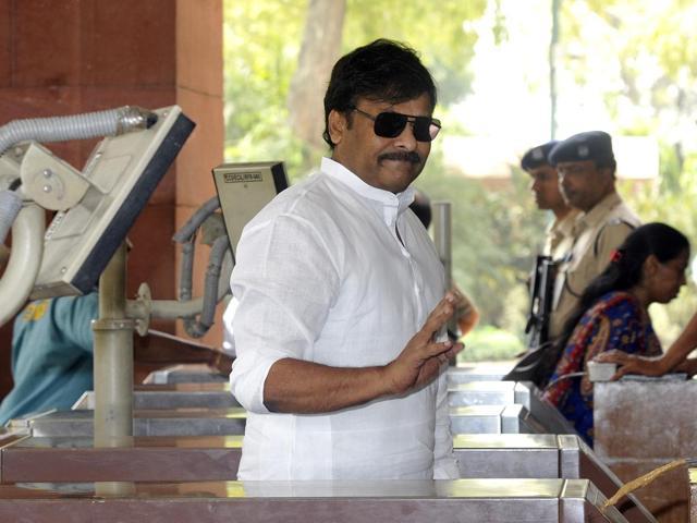 Chiranjeevi’s 150th film is the official remake of Tamil blockbuster, Kaththi. (HT Photo)