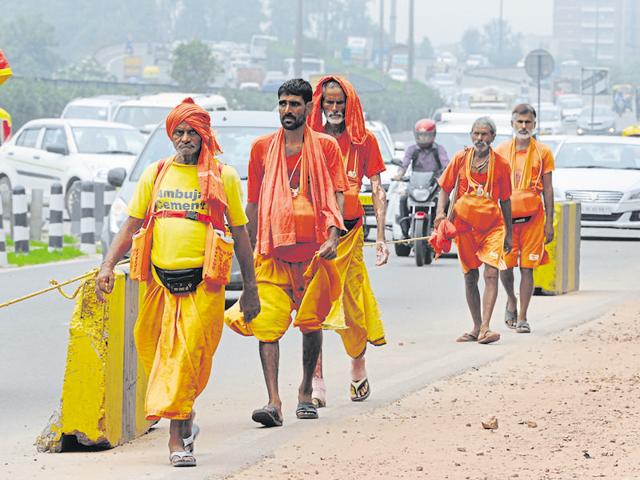 Kanwarias pass through the lane marked for them on the service lane of the Delhi-Gurgaon Expressway. (Parveen Kumar/HT File Photo) Kanwarias pass through the lane marked for them on the service lane of the Delhi-Gurgaon Expressway. (Parveen Kumar/HT File Photo)