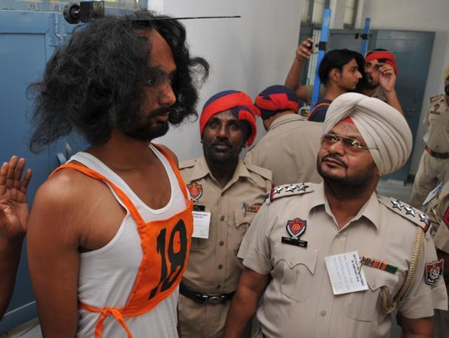 High and mighty: Aspirants were subject to a number of physical tests during the course of the drive. (Pardeep Pandit/HT Photo)