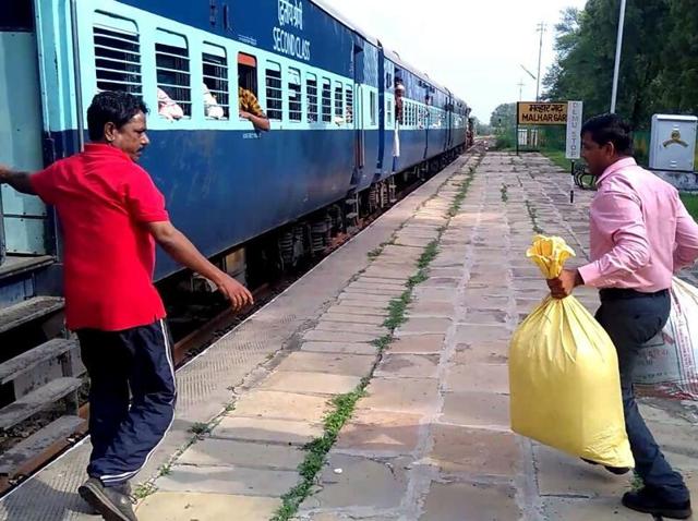 Policemen with poppy husk at Malhargarh station on Tuesday.(HT photo)
