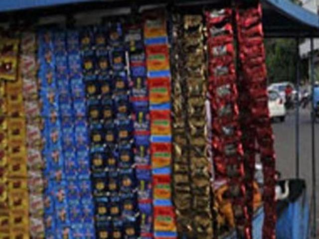 Around 35% women in urban slums of Indore consume tobacco in varied forms.(HT file)