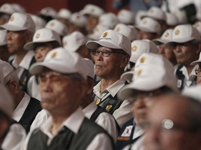 South Korean war veterans attend a commemorative ceremony marking the 63rd anniversary of the Armistice Agreement and UN Forces Participation in the Korean War in Seoul, South Korea on Wednesday. South Korea accused rival North Korea of floating propaganda leaflets via a river in the first such incident.(AP Photo) South Korean war veterans attend a commemorative ceremony marking the 63rd anniversary of the Armistice Agreement and UN Forces Participation in the Korean War in Seoul, South Korea on Wednesday. South Korea accused rival North Korea of floating propaganda leaflets via a river in the first such incident.(AP Photo)