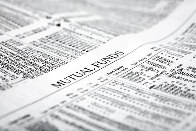 Retail folios constitute 95% of total mutual fund folios. Retail folios constitute 95% of total mutual fund folios.