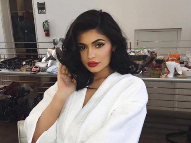 Kylie Jenner apparently is broke now and her cosmetics company is doing nothing to help her.(Instagram)