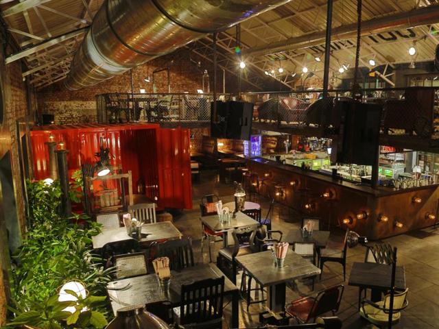 Todi Mill Social (Lower Parel) has an industrial warehouse look with exposed brickwork and pipes Todi Mill Social (Lower Parel) has an industrial warehouse look with exposed brickwork and pipes