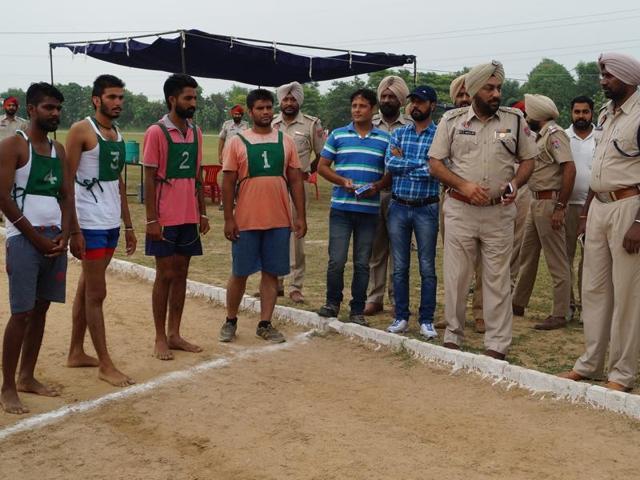 The process for recruitment of 7,416 constables (6,252 men and 1,164 women) started across the state on Wednesday. (HT Photo) The process for recruitment of 7,416 constables (6,252 men and 1,164 women) started across the state on Wednesday. (HT Photo)