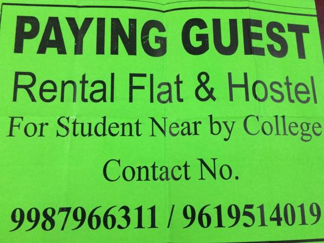 Conmen have put out pamphlets outside colleges to swindle students(HT) Conmen have put out pamphlets outside colleges to swindle students(HT)