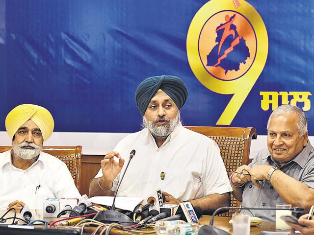 Sukhbir Singh Badal said the small-scale industry paying Rs 5.75 for each unit currently will pay Rs 4.99 now, on a par with what new industry pays.(Sanjeev Sharma/HT Photo) Sukhbir Singh Badal said the small-scale industry paying Rs 5.75 for each unit currently will pay Rs 4.99 now, on a par with what new industry pays.(Sanjeev Sharma/HT Photo)