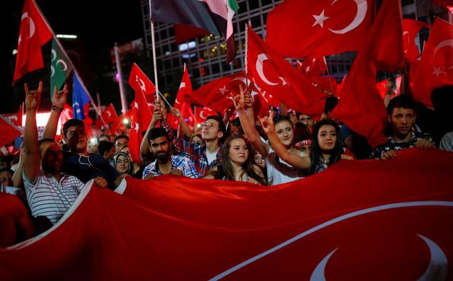 People shout slogans and wave Turkish national flags as they gather in solidarity night after night since the July 15 coup attempt in central Ankara, Turkey. (Reuters Photo) People shout slogans and wave Turkish national flags as they gather in solidarity night after night since the July 15 coup attempt in central Ankara, Turkey. (Reuters Photo)