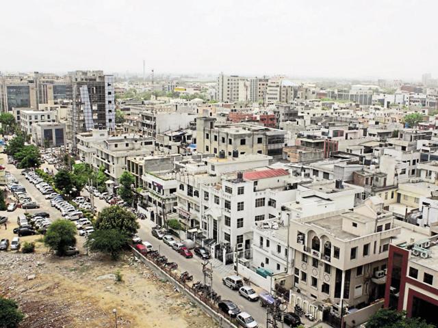 Pollution index is calculated based on emissions, effluents, hazardous wastes generated and resources consumed.(Parveen Kumar/HT) Pollution index is calculated based on emissions, effluents, hazardous wastes generated and resources consumed.(Parveen Kumar/HT)