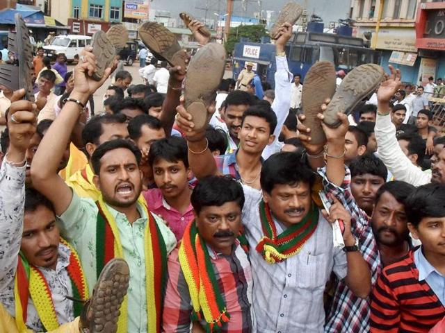 Farmers hold a protest against Mhadei river tribunal verdict in Hubli, Karnataka. (PTI) Farmers hold a protest against Mhadei river tribunal verdict in Hubli, Karnataka. (PTI)