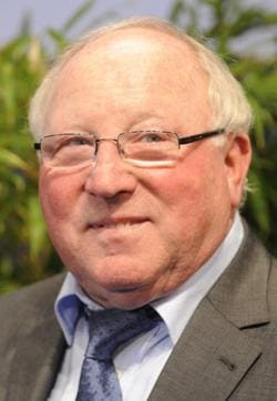 German football legend Uwe Seeler poses during the UEFA Europa League Final 2010 Cup Handover ceremony in Hamburg April 13, 2010. (AFP) German football legend Uwe Seeler poses during the UEFA Europa League Final 2010 Cup Handover ceremony in Hamburg April 13, 2010. (AFP)