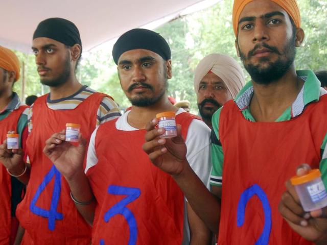 Aspirants submit samples for dope test at the police recruitment centre in Patiala on Wednesday.(Bharat Bhushan/HT Photo)