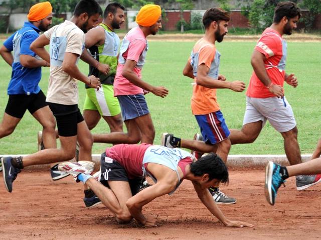 Police job aspirants during physical trials in Patiala on Thursday.(Bharat Bhushan/HT Photo) Police job aspirants during physical trials in Patiala on Thursday.(Bharat Bhushan/HT Photo)