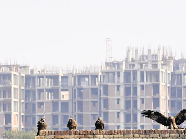 Around one lakh homebuyers of various residential projects in Noida are suffering due to delay in the delivery of flats.(Sunil Ghosh/HT) Around one lakh homebuyers of various residential projects in Noida are suffering due to delay in the delivery of flats.(Sunil Ghosh/HT)
