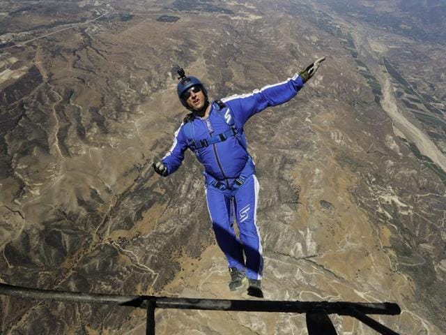 Skydiver Luke Aikins jumps from a helicopter during his training in Simi Valley, Calif.(AP) Skydiver Luke Aikins jumps from a helicopter during his training in Simi Valley, Calif.(AP)
