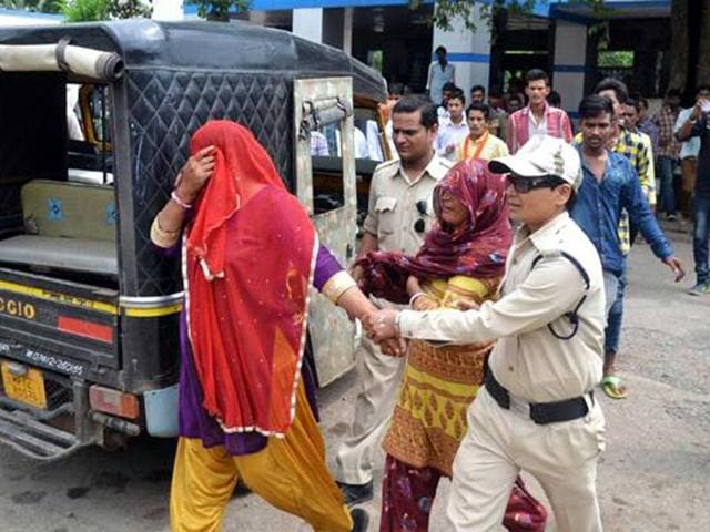 Two Muslim women accused of carrying beef, at Mandsaur railway station on Tuesday.(HT Photo)