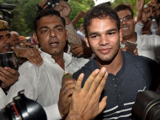 Wrestler Narsingh Yadav arrives at NADA office in New Delhi on Wednesday, July 27, 2016.(Vipin Kumar/HT Photo)