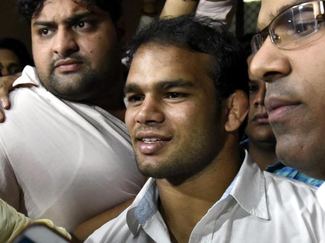 Wrestler Narsingh Yadav leaves after a hearing at the National Anti Doping Agency office in New Delhi on Thursday. He is fighting to clear his name after samples provided on two different days tested positive.(Mohd Zakir/HT Photo) Wrestler Narsingh Yadav leaves after a hearing at the National Anti Doping Agency office in New Delhi on Thursday. He is fighting to clear his name after samples provided on two different days tested positive.(Mohd Zakir/HT Photo)