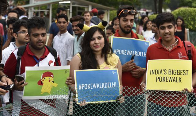 People gather to play Pokemon Go un on their mobile during an event organized by the education tree at Connaught Place in New Delhi on Sunday. (Raj K Raj/HT Photo) People gather to play Pokemon Go un on their mobile during an event organized by the education tree at Connaught Place in New Delhi on Sunday. (Raj K Raj/HT Photo)