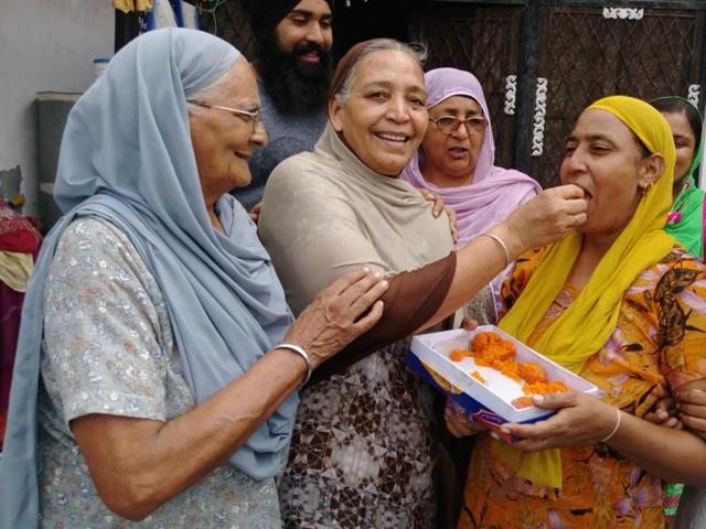 Relatives offer sweets to Gurdip Singh’s wife Kulwinder Kaur. (HT Photo) Relatives offer sweets to Gurdip Singh’s wife Kulwinder Kaur. (HT Photo)