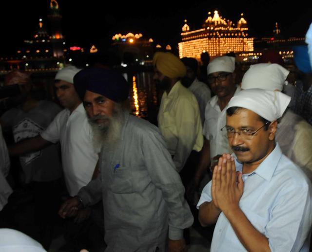 AAP convener and Delhi CM Arvind Kejriwal at the Golden Temple in Amritsar on Thursday night. (HT Photo) AAP convener and Delhi CM Arvind Kejriwal at the Golden Temple in Amritsar on Thursday night. (HT Photo)