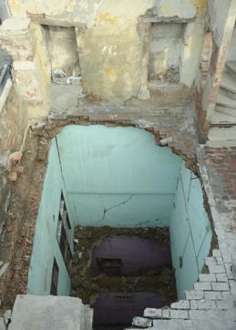 Collapsed roof of a house in Katra Safaid Gali Nand Lal Wali in Amritsar on Friday. (Sameer Sehgal/HT Photo)