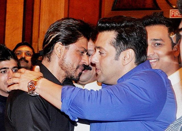 Shah Rukh Khan and Salman Khan came together at an Iftar party. (Yogen Shah) Shah Rukh Khan and Salman Khan came together at an Iftar party. (Yogen Shah)