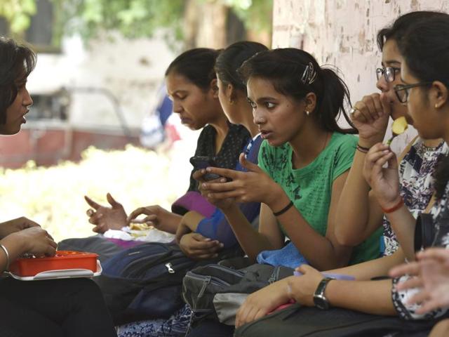 Delhi University on Thursday asked its affiliated colleges to issue a fresh merit list after parents and students reported problems with the first one released on Wednesday evening. (Saumya Khandelwal/HT PHOTO) Delhi University on Thursday asked its affiliated colleges to issue a fresh merit list after parents and students reported problems with the first one released on Wednesday evening. (Saumya Khandelwal/HT PHOTO)