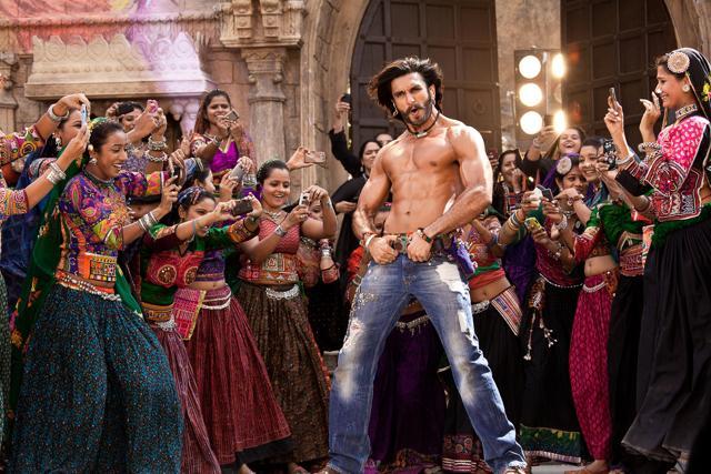 Ranveer Singh dancing to the steps choreographed by Ganesh Acharya. Ranveer Singh dancing to the steps choreographed by Ganesh Acharya.